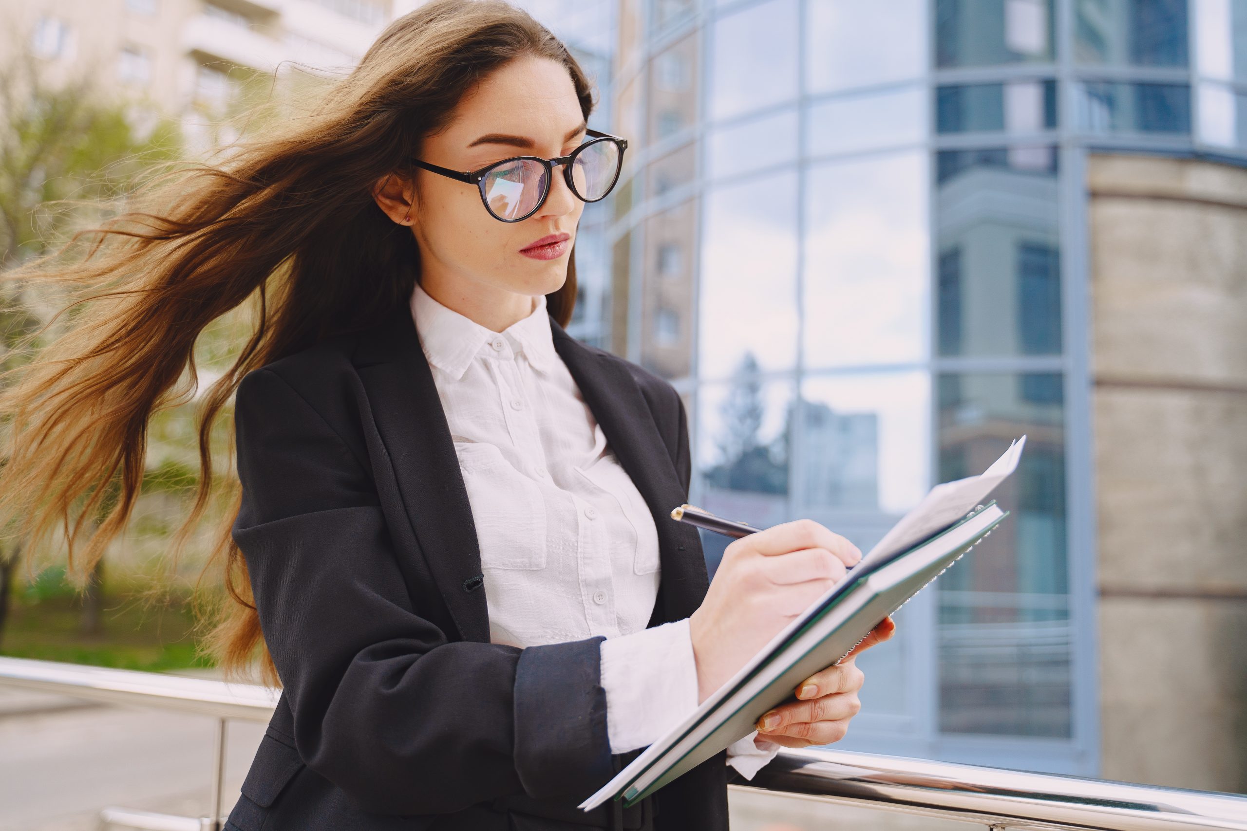 Businesswoman standing Keragaman Gender